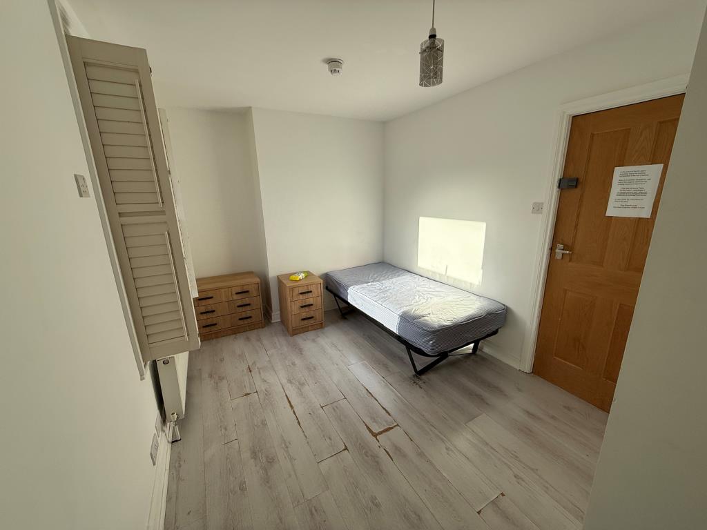 Lot: 162 - WELL PRESENTED SEMI-DETACHED HOUSE - Bedroom